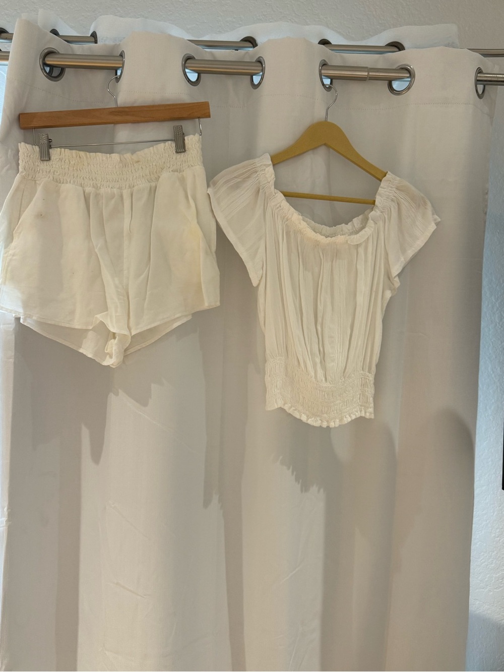 Bella Dahl Off-White Gauze Smocked Peasant Top